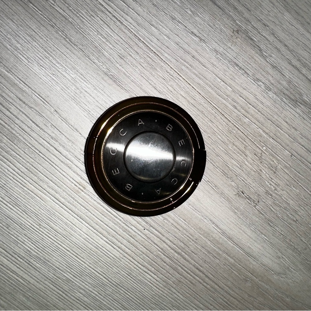 Becca highlighter - Picture 2 of 3